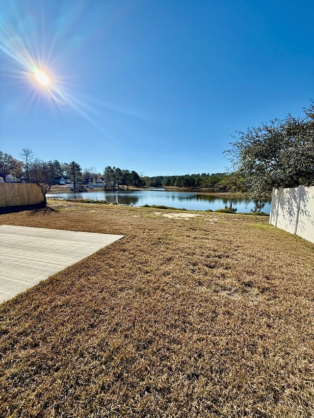 view of yard featuring a water view