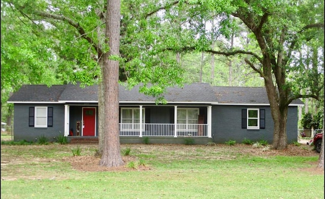 single story home featuring a front yard and covered porch