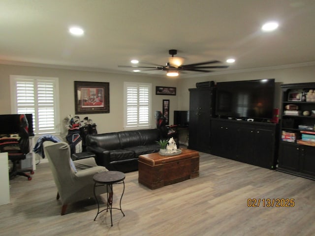 living room featuring crown molding, ceiling fan, and light hardwood / wood-style flooring