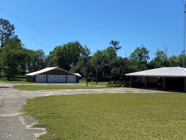 view of yard with an outbuilding and a garage