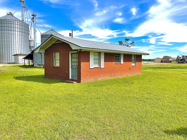 rear view of house featuring a yard