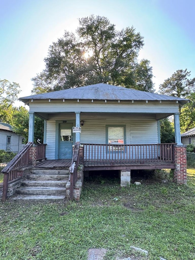 view of front of house with a porch