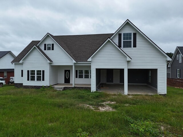 view of front facade with a front yard