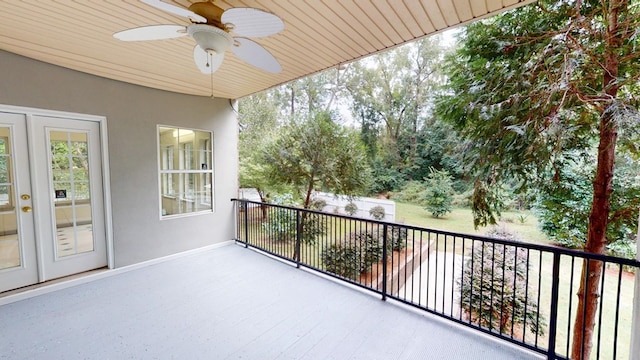 balcony featuring ceiling fan