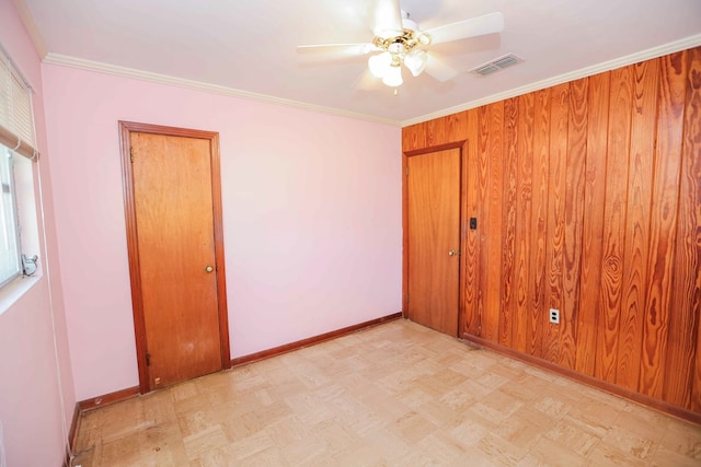 unfurnished room featuring crown molding and ceiling fan