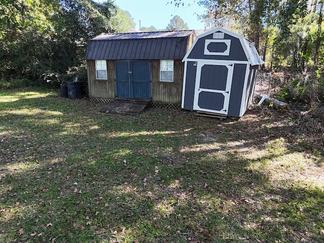 view of outdoor structure featuring a yard