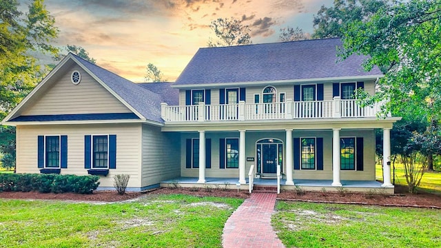 200 Sawgrass Ln, Thomasville, GA 31757 - colonial inspired home featuring a balcony, covered porch, a lawn, and a shingled roof