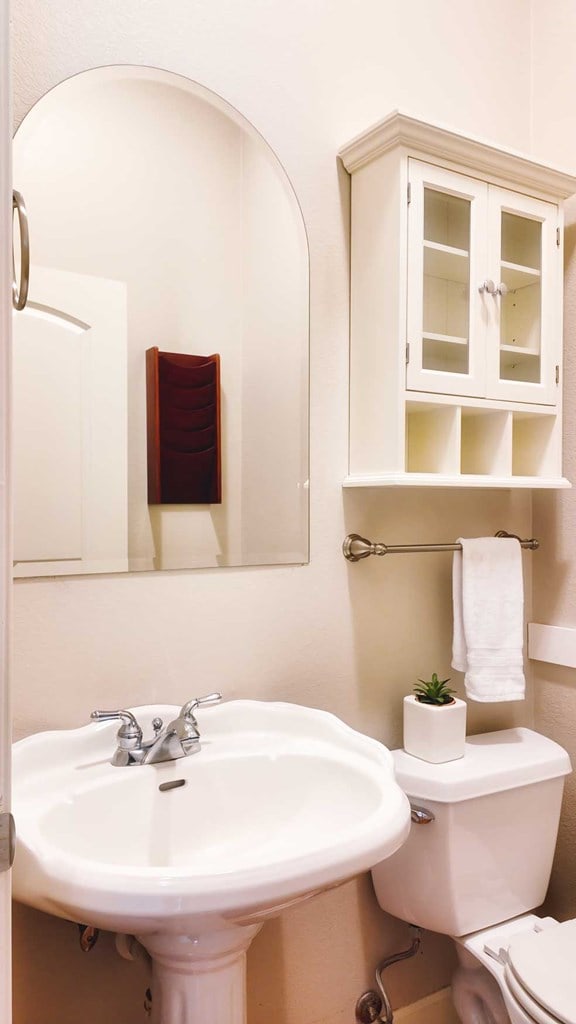 200 Sawgrass Ln, Thomasville, GA 31757 - half bath with toilet and a sink
