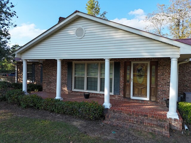 view of front facade featuring a porch