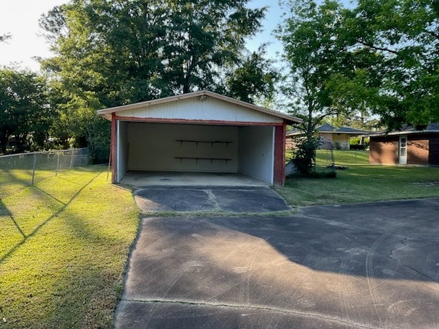 786 SW Madison Ln, Cairo, GA 39828 - detached garage featuring fence