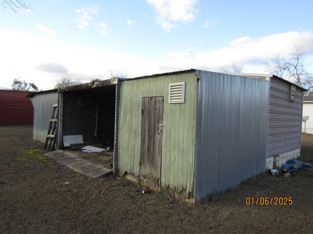 view of outbuilding