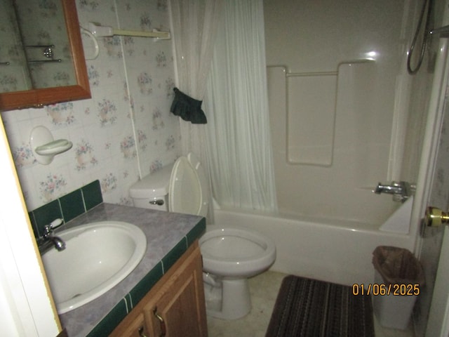 full bathroom with shower / bath combination with curtain, vanity, and toilet