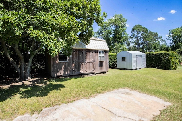 view of yard with a shed