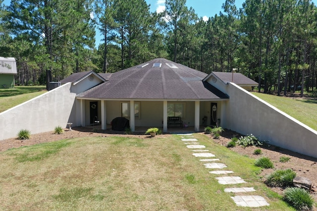 6715 Stewart Rd, Ochlocknee, GA 31773 - view of front of home with a front lawn, stucco siding, and a shingled roof