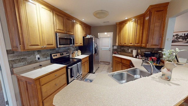 106 Hayden Way, Thomasville, GA 31792 - kitchen featuring stainless steel appliances, a sink, decorative backsplash, and light countertops