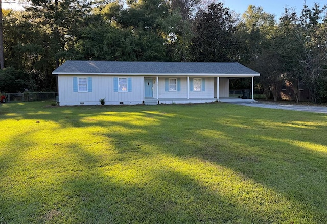 view of front of house featuring a front yard and a carport