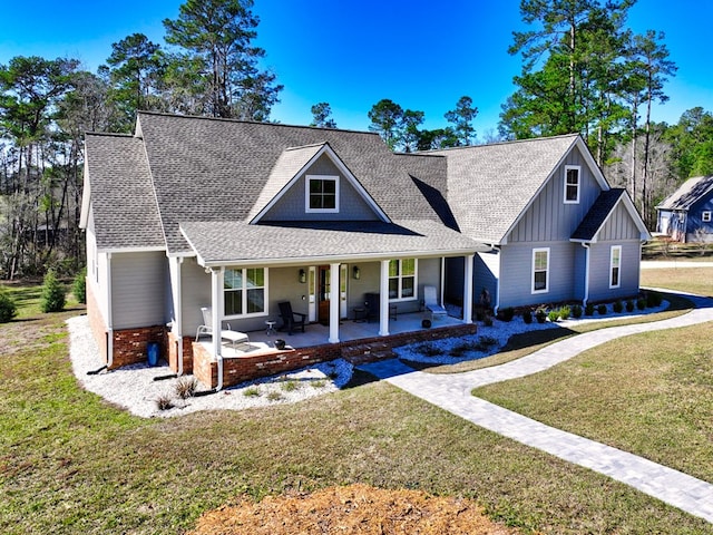 view of front facade featuring a porch and a front yard