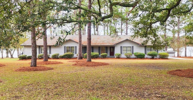 ranch-style house featuring a front lawn