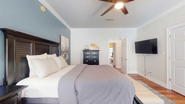 7827 Metcalf Rd, Thomasville, GA 31792 - bedroom with crown molding, wood finished floors, and a ceiling fan