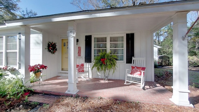 entrance to property featuring a porch