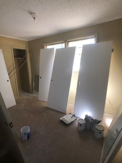 unfurnished bedroom featuring a textured ceiling