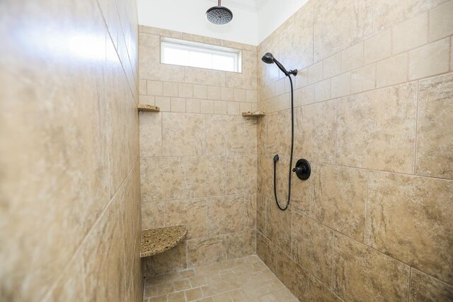 bathroom featuring a tile shower