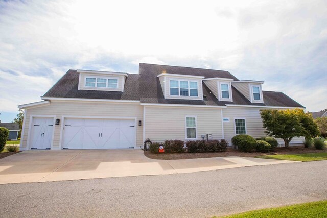 view of front facade featuring a garage