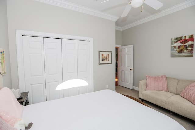 bedroom featuring ceiling fan, a closet, carpet floors, and ornamental molding