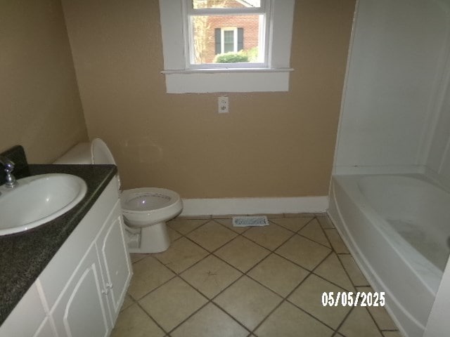 320 Camellia Ct, Camilla, GA 31730 - full bath featuring toilet, a tub to relax in, tile patterned floors, baseboards, and vanity