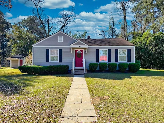 view of front of home featuring a front lawn