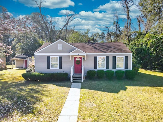 view of front of home featuring a front yard