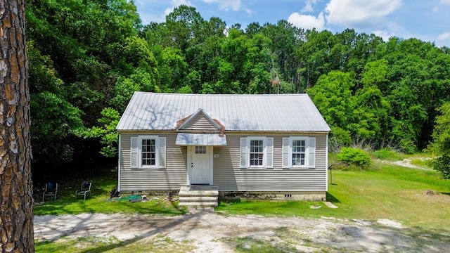 136 SW Pine Cir, Cairo, GA 39828 - bungalow-style house featuring a front lawn, a view of trees, and metal roof