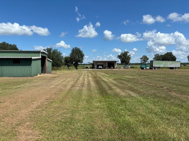 view of yard with an outdoor structure