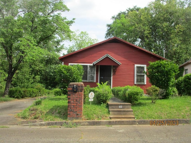 view of front of home featuring driveway