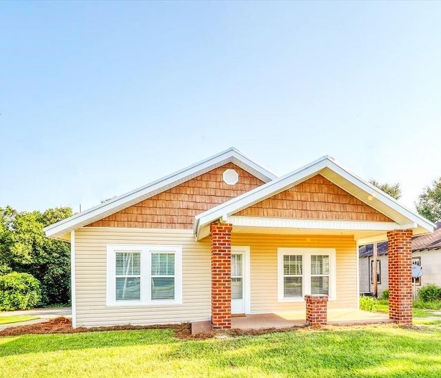 view of front of house with a front yard