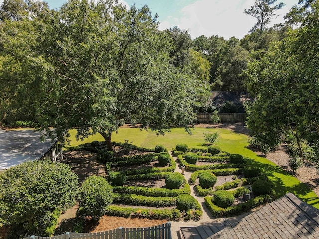 view of home's community featuring a lawn