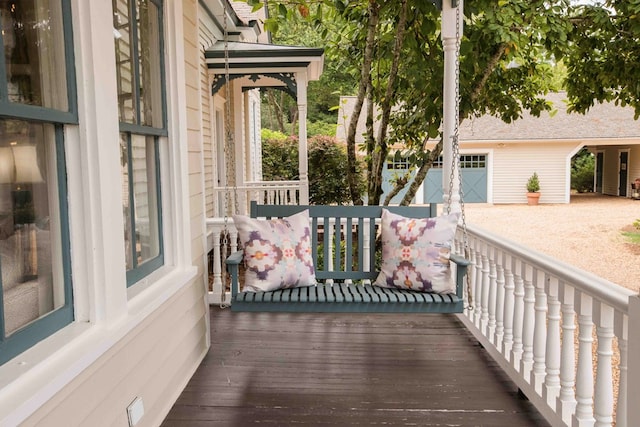 balcony featuring covered porch