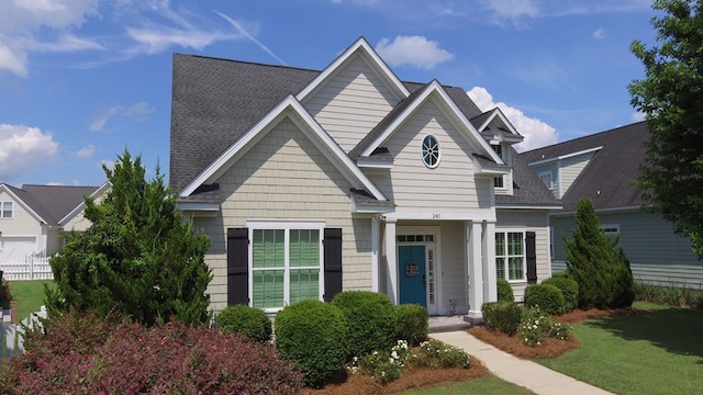 view of front of home featuring a front lawn