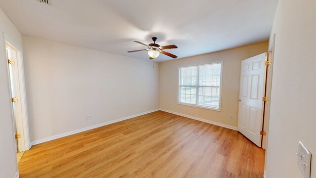 unfurnished bedroom featuring ceiling fan and light wood-type flooring