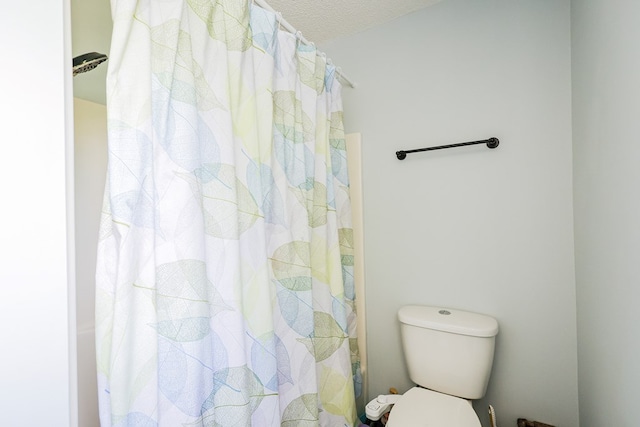 351 Plantation Ln, Thomasville, GA 31757 - bathroom featuring a shower with curtain