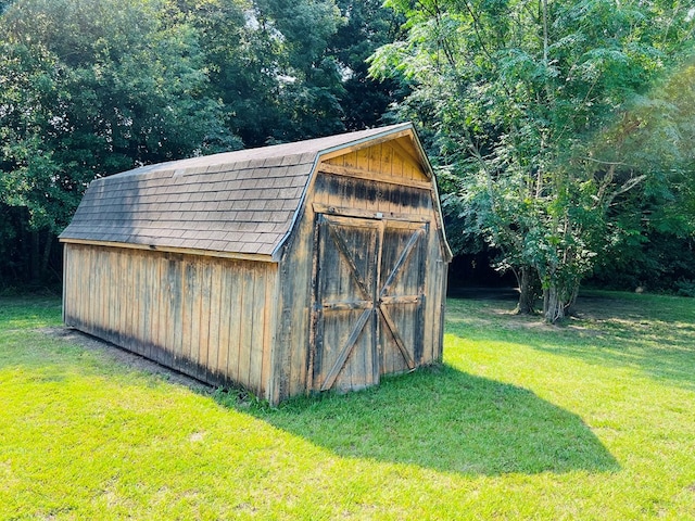 view of outbuilding featuring a lawn