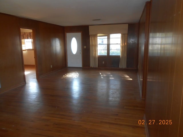 entrance foyer featuring visible vents and wood finished floors