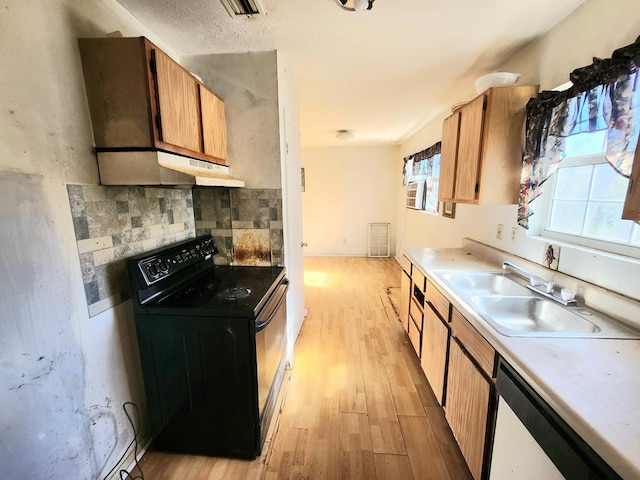 kitchen featuring sink, dishwasher, black electric range, light hardwood / wood-style floors, and decorative backsplash