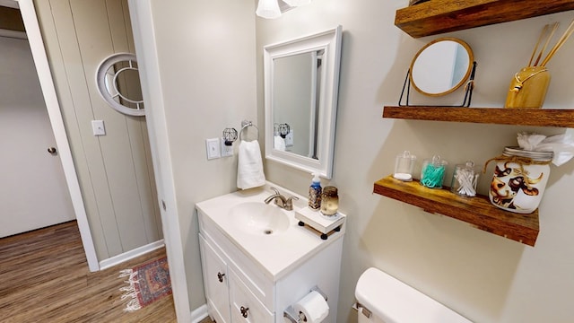 1216 Oriole Dr, Thomasville, GA 31792 - bathroom featuring wood finished floors and vanity