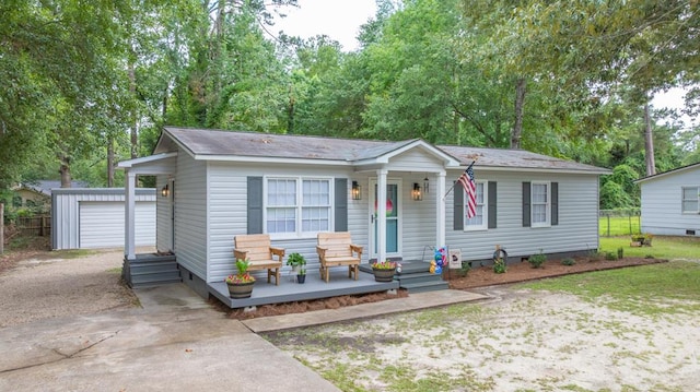 1216 Oriole Dr, Thomasville, GA 31792 - bungalow-style house featuring driveway, crawl space, an outbuilding, and covered porch