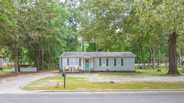 1216 Oriole Dr, Thomasville, GA 31792 - view of front of property featuring concrete driveway