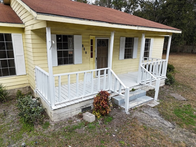 view of front of property featuring a porch