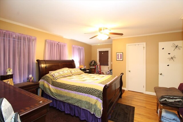 bedroom with ornamental molding, light hardwood / wood-style floors, and ceiling fan