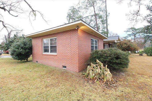 view of side of home featuring a yard