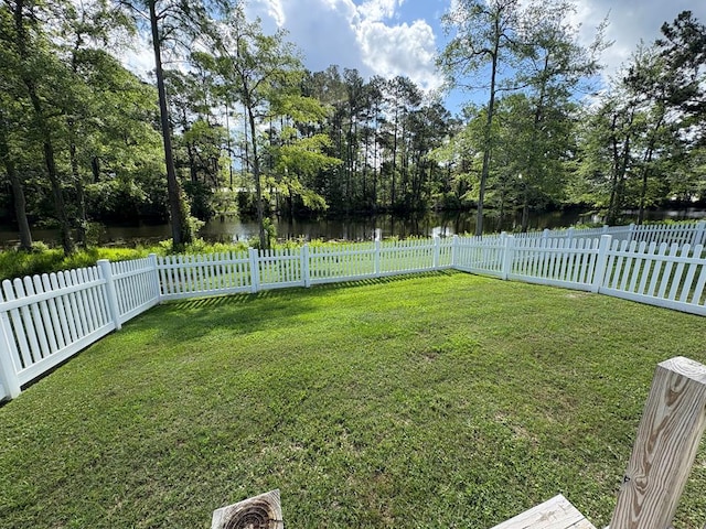 view of yard featuring a water view